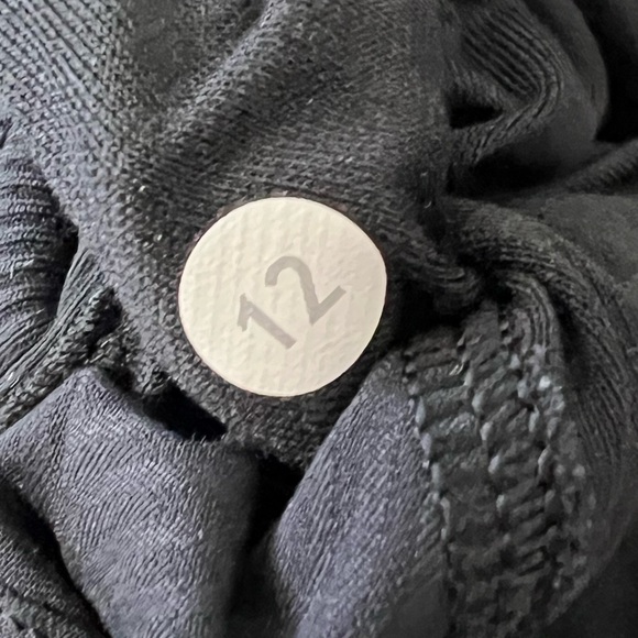 L5-🍋Lululemon🍋 dance studio crops. Black - Picture 7 of 9